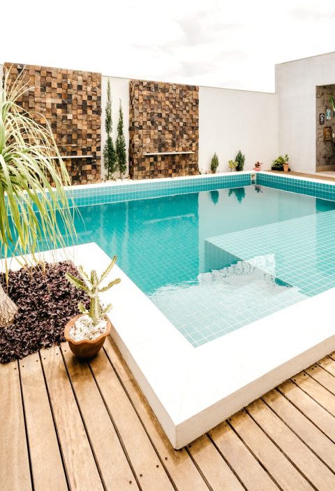le couloir de nage : un type de piscine contemporaine idéal pour les petits espaces