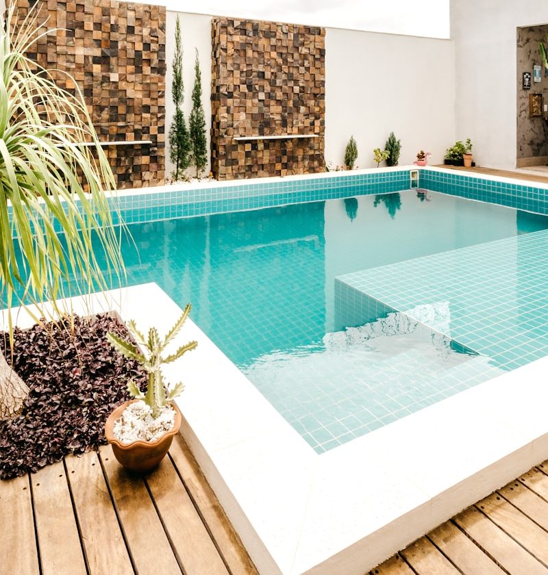 le couloir de nage : un type de piscine contemporaine idéal pour les petits espaces